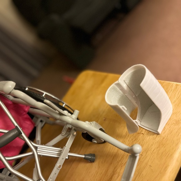 American Girl crutches w/Wheelchair, cast, and bandage for 18” dolls - Picture 4 of 16